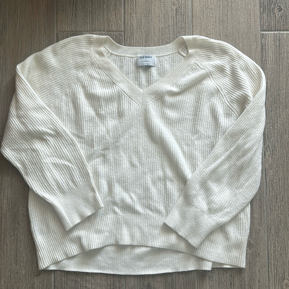 super cute and comfy size M cream v neck oversized sweater from Old Navy